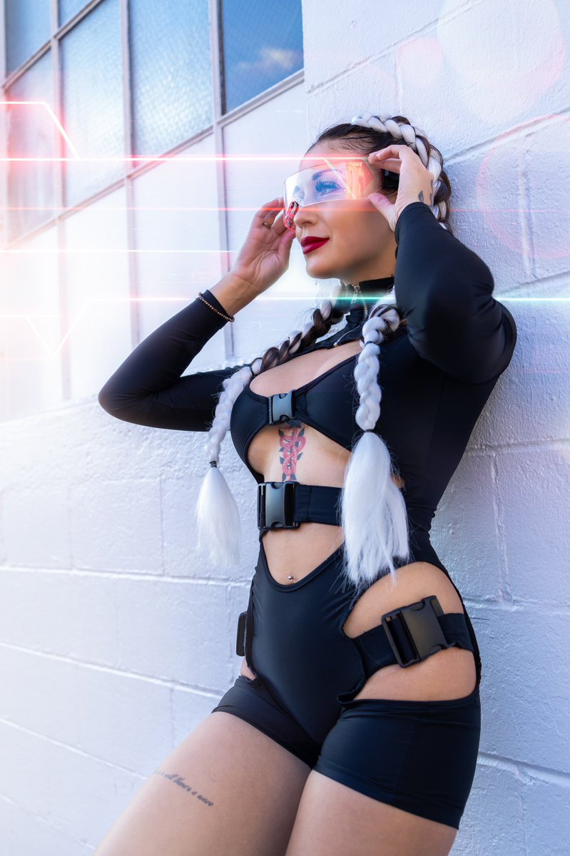 SamLacina's tweet photo. Newest shoot for my friend Amethyst. We wanted to capture her rave vibe so I had to go crazy with lighting and edits 😌🧡🙏🏻 https://t.co/yOAl0vkR6d