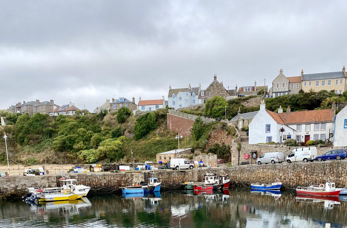 AngelaK1990's tweet photo. Magic day in the East Neuk of Fife yesterday. Getting the steps in. Scotland in the summer sunshine at last! Sister in law home from Australia must have brought it with her @celtswalkingon π¦β΄π#crail #anstruther #family #reminiscing #lobsters #TabletNotFudge #FishSuppers https://t.co/7gCor1gCs9