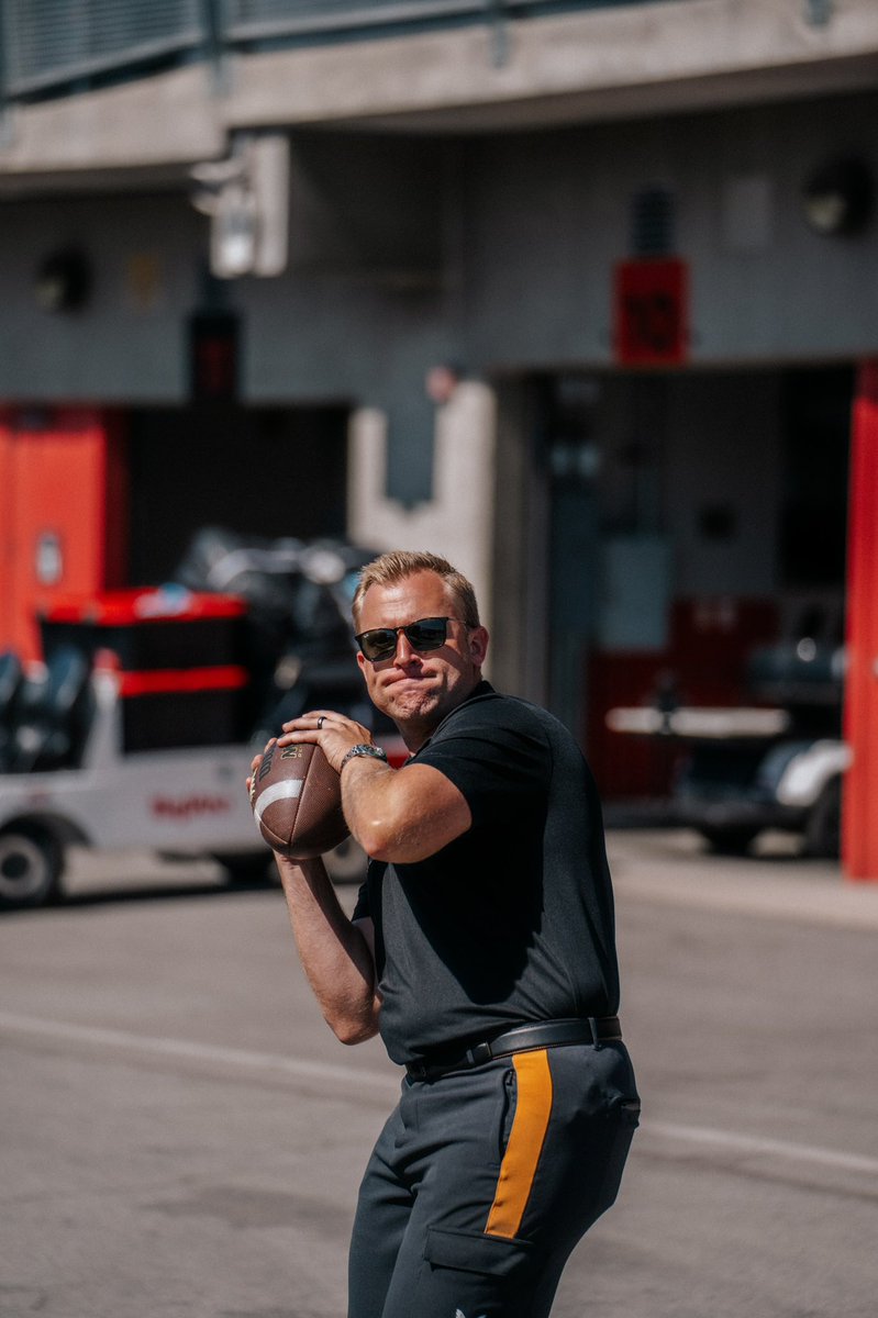 ArrowMcLaren's tweet photo. Preseason football or INDYCAR testing? https://t.co/B4lEEOTizI