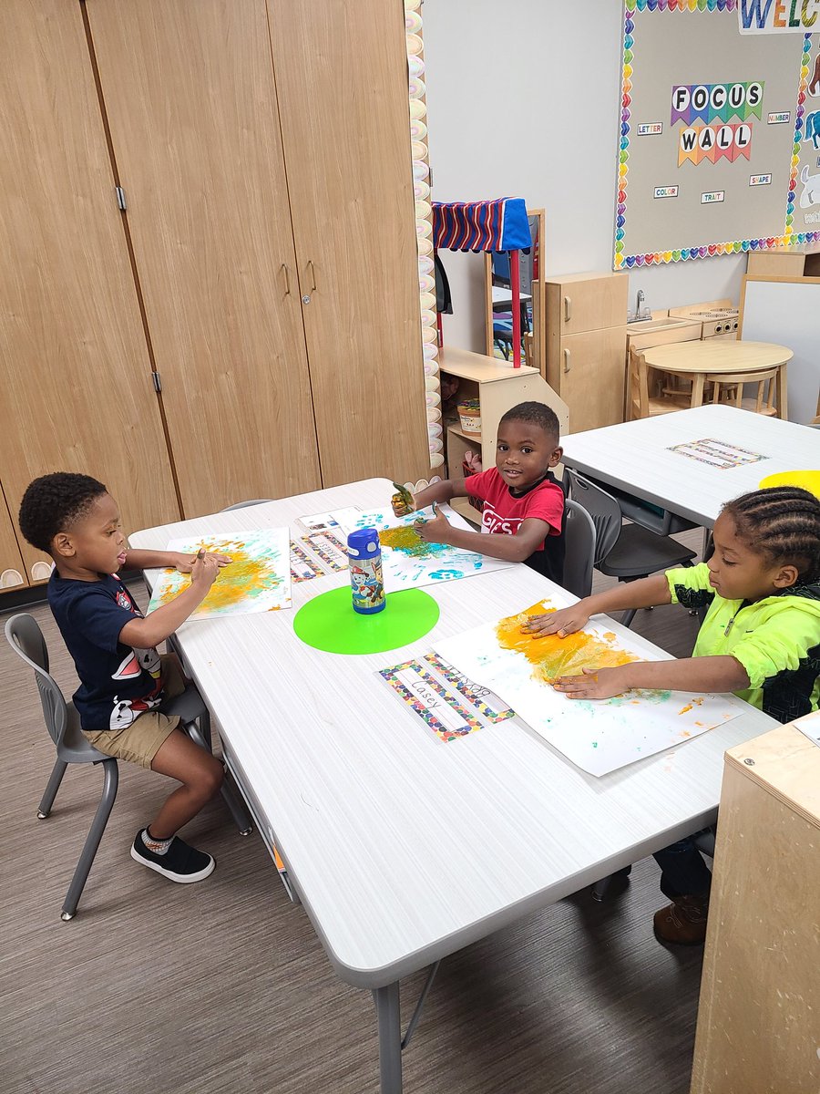 AndrePKBarrera's tweet photo. The PreK students enjoyed finger painting today during STEAM! A is for Art!😊 @AndreKSalmeron @CFISDAndre @CFISDPK1 #AndreinAction https://t.co/2k0dimsrIv