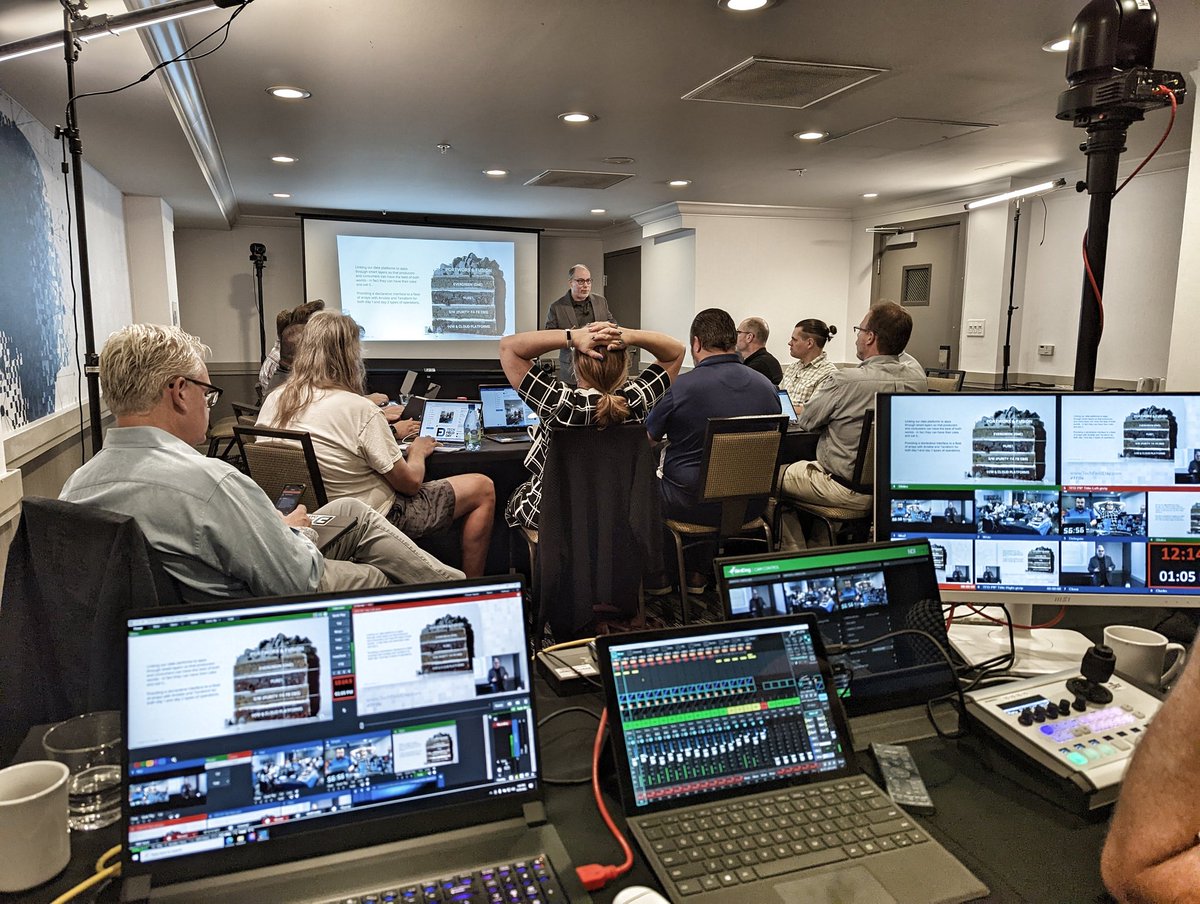 Live from VMware Explore! #TFDx