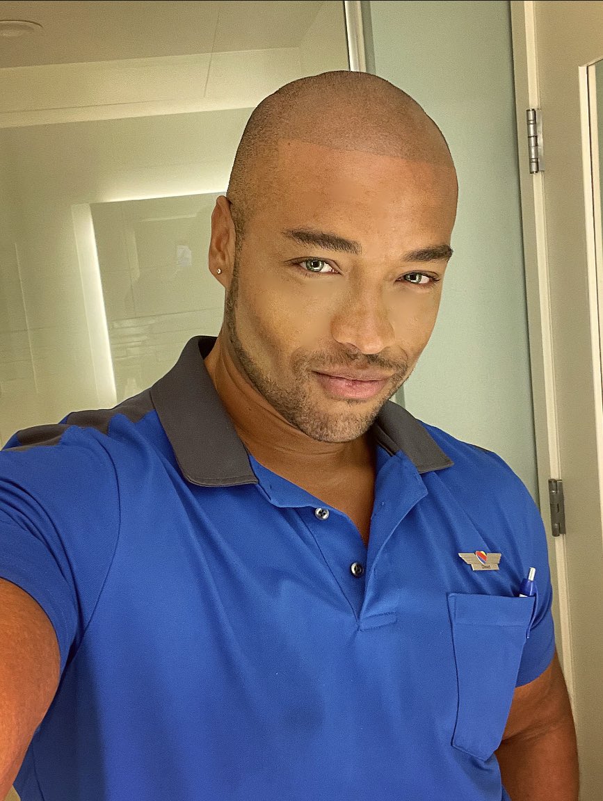 davidsingletary's tweet photo. Go home day! Let’s make this money! #FlightBae https://t.co/vxkATIwWcx