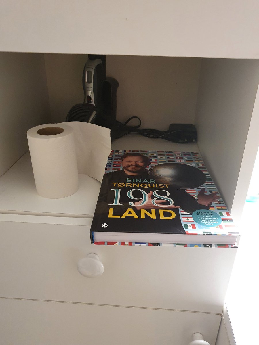 Hppus's tweet image. Ikke ofte man har signert dass-litteratur @EinarTornquist