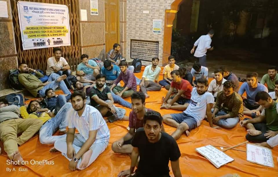 midnight sit-in protest
Our stipend our right ✊
- অবিলম্বে ভেটেরিনারি ইন্টার্নশিপ ভাতা বাড়াতে হবে ✊
#increase_wb_vet_stipend
#increase_veterinary_internship_allowance
<a href="/MamataOfficial/">Mamata Banerjee</a> <a href="/SwapanDebnath98/">Swapan Debnath</a>
<a href="/AITCofficial/">All India Trinamool Congress</a> <a href="/atul1chaturvedi/">atul chaturvedi</a> @Murugan_MoS <a href="/Dept_of_AHD/">Dept of Animal Husbandry & Dairying, Min of FAH&D</a> <a href="/presidentVCI/">Dr. Umesh C Sharma</a>