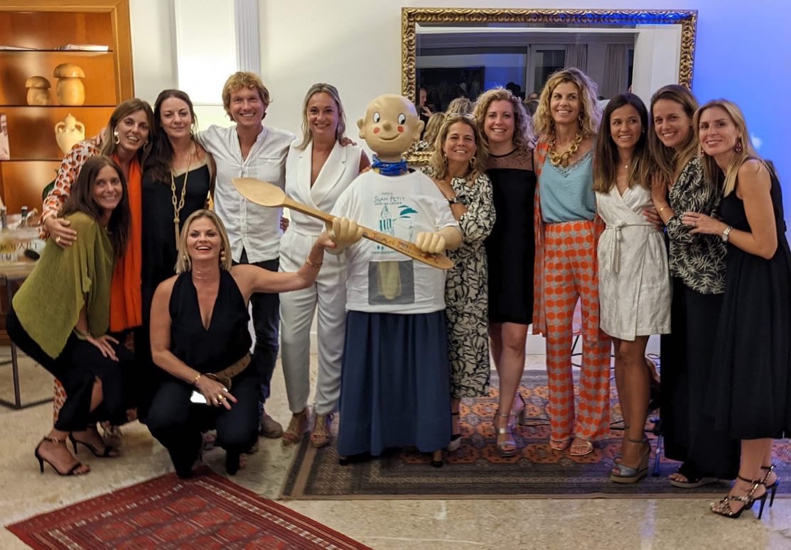 AmicsJoanpetit's tweet photo. Ja tenim la recaptació del Sopar d’il·lusions!
11.630 gràcies Hotel Santa Marta i SomDeMar Festival amb Ramon Mirabet per la vostra solidaritat !
#stickcontent ☺️ #stickcontenta #JoanPetitNensAmbCàncer https://t.co/avKFgU8b8n