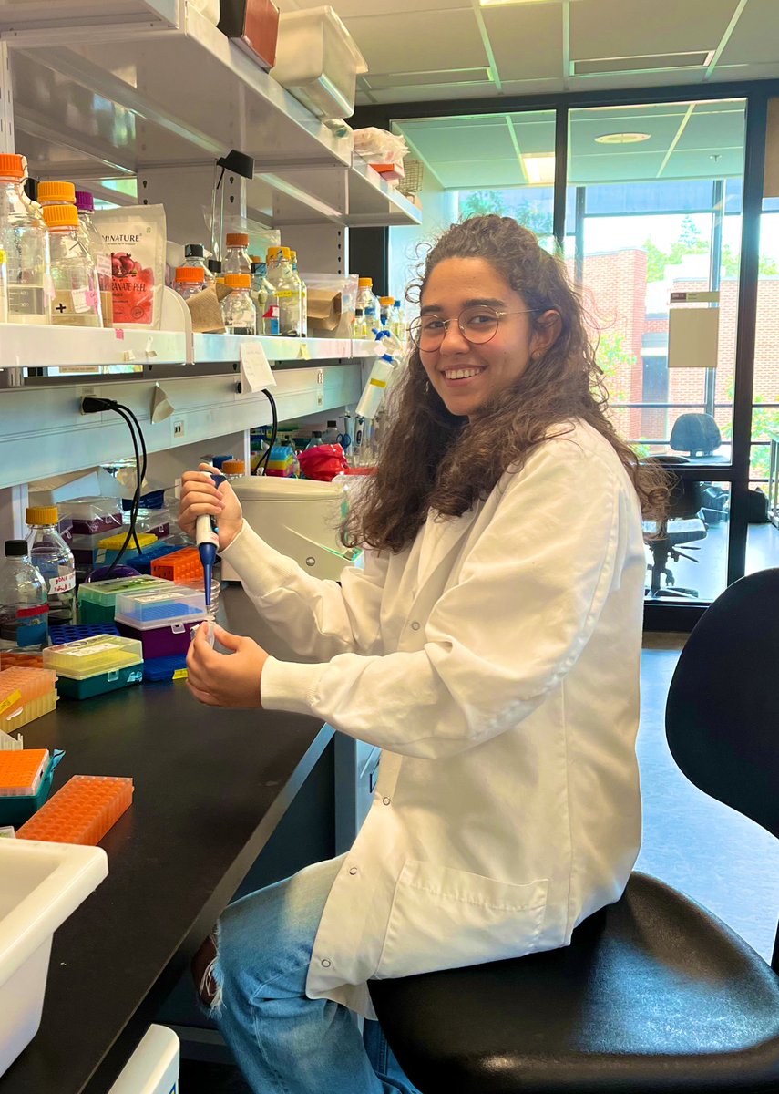 Last week, we said goodbye to Rita <a href="/RitaMRahbani/">Rita</a> a very talented Master student Mitacs GRI from <a href="/universiteparis/">Université de Paris</a>  working on fungal secondary metabolites. <a href="/MitacsCanada/">Mitacs</a> #WomenInSTEM <a href="/biologyatCU/">Biology at Concordia</a> . And a new scholar year is to begin! 🙌🏻