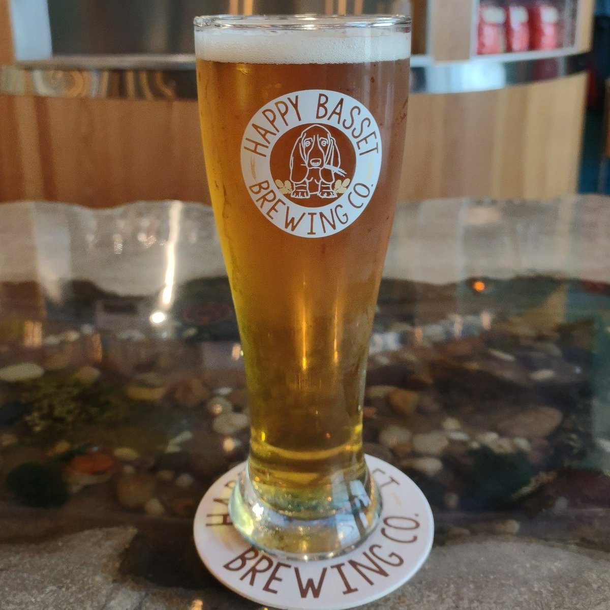 HappyBasset's tweet photo. Welcome to Monday! Come in and see us today for $1 off all 16 and 13 oz drafts! Make sure to try our beer of the month, the Rare Breed Wheat. Too tired to sit and stay? Take your favorite craft beer with you! We have crowlers, growlers, howlers available for you to take home!! https://t.co/AmLawdRcWP
