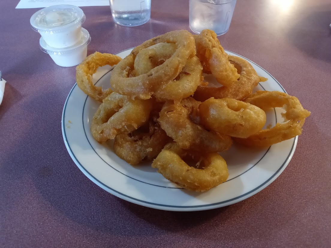 SolaCepa's tweet photo. Here is a review of onion rings from On the Grid in Allegan, Michigan. They are an expert blend of flavor and texture straddling the golden mean, at a remarkably high value. https://t.co/c8psjHybW0
#onionrings #foodreview #solacepa https://t.co/oWT9U0WBUg