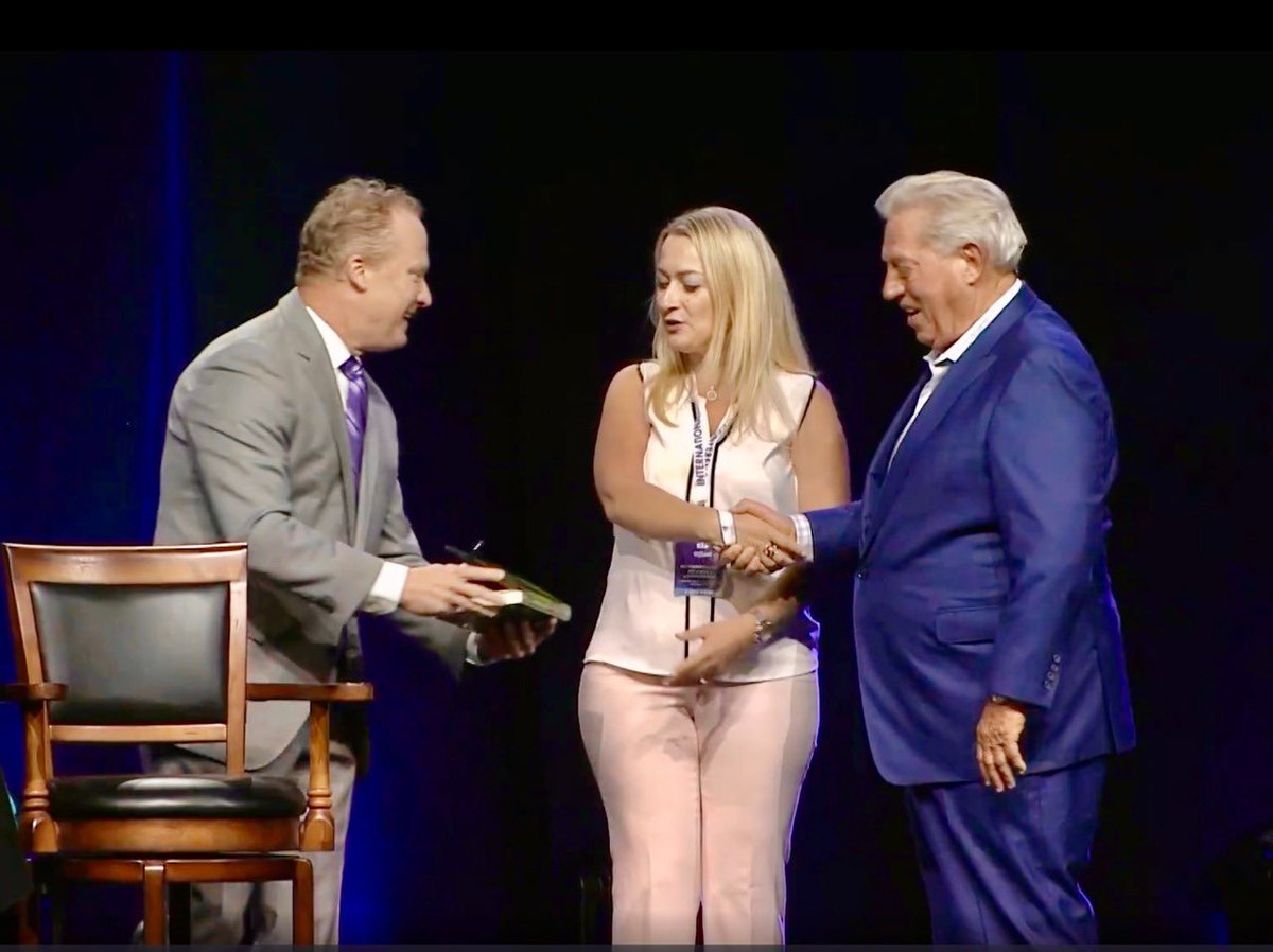 JohnsonOdakkal's tweet photo. #IMCAugust2022 got underway & how! New Member #Ella got a book signed by @TheJohnCMaxwell himself! #VirtualPAC Booth had @DarrylSanfordII @JeanC_TD rock it! Teachings were #Stratospheric + @Maxwell_Leaders
@RadicalGenerat1 @NewCityMumbai @powaiConnect @BBCColaba https://t.co/UzqxQw2OuE