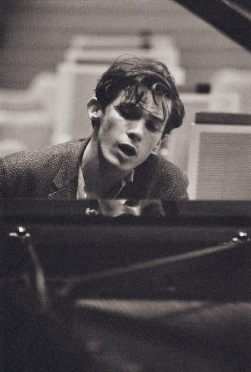 InadeBree's tweet photo. ‘I never thought of myself as doing anything other than telling stories.’ - Erich Lessing

Glenn Gould by Lessing, Berlin, 1957 https://t.co/WylRk3PgET
