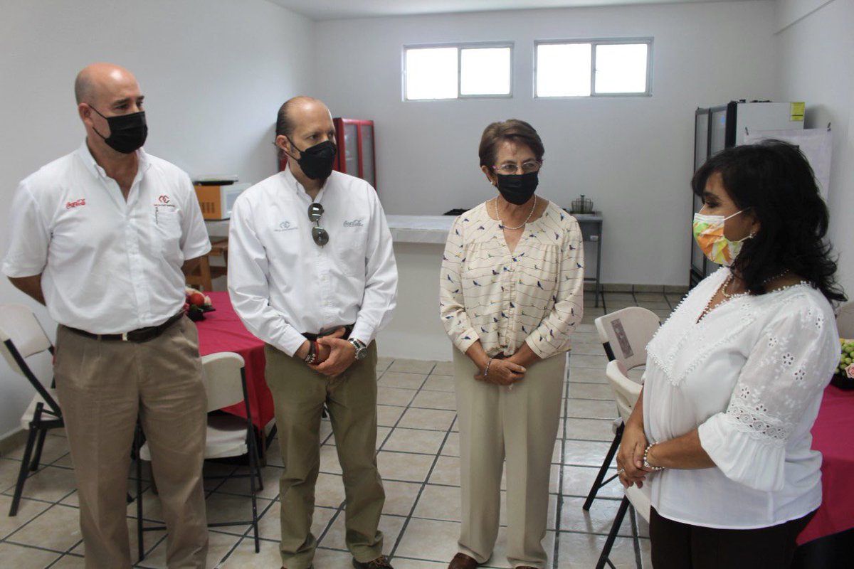 La Presidenta del Patronato <a href="/GCastanola/">Gloria Martínez Castañola</a> inauguró el Comedor Comunitario ubicado al exterior del Albergue de la Ciudad, para que las personas en situación de calle tengan un espacio digno para consumir los alimentos que reciben y los mantengan más tiempo calientes.