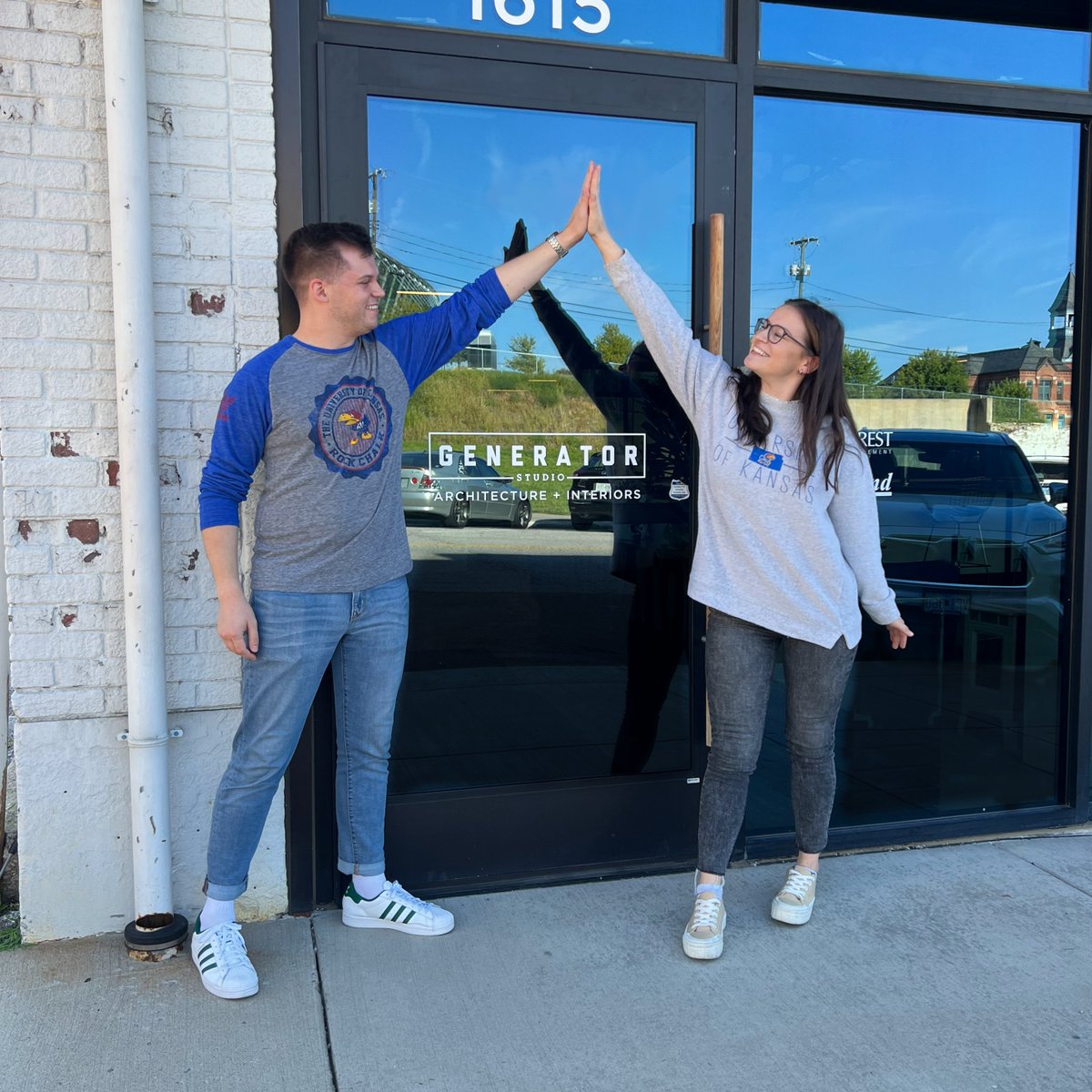 GeneratorStudio's tweet image. Happy last first day of school for our interns Sam and Megan. 🎉 They&apos;re spending it with us instead of at @UnivOfKansas. But it&apos;s okay because we have free beer and more comfortable chairs. 😉 Happy senior year!  #lastfirstday #generatorstudio
