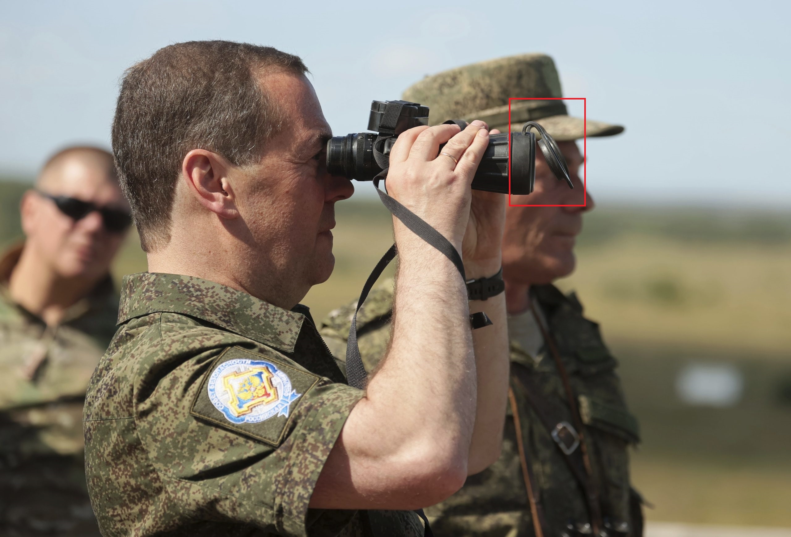 Медведев вс рф. Бинокль военный. Российские военные бинокли.