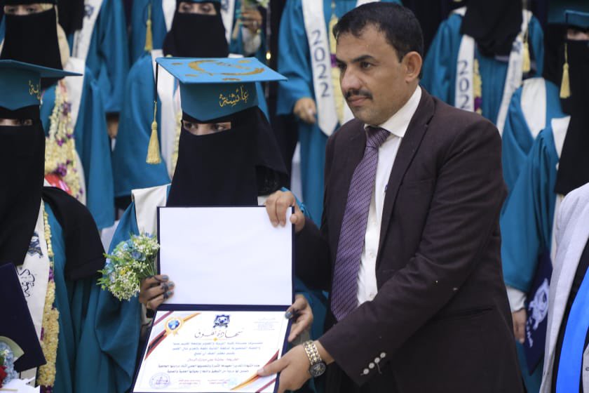 ALlSlFEMUBA's tweet photo. ويستمر عطاء #جامعة_إقليم_سبأ 

اليوم أثناء مشاركتنا لأبنائنا الطلبة من خريجي كلية التربية والعلوم، قسم معلم صف، الدفعه الثانية. https://t.co/goQKMW9PI0