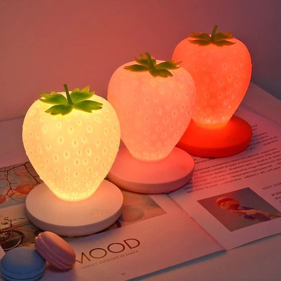 strawberry table lamp 🍓