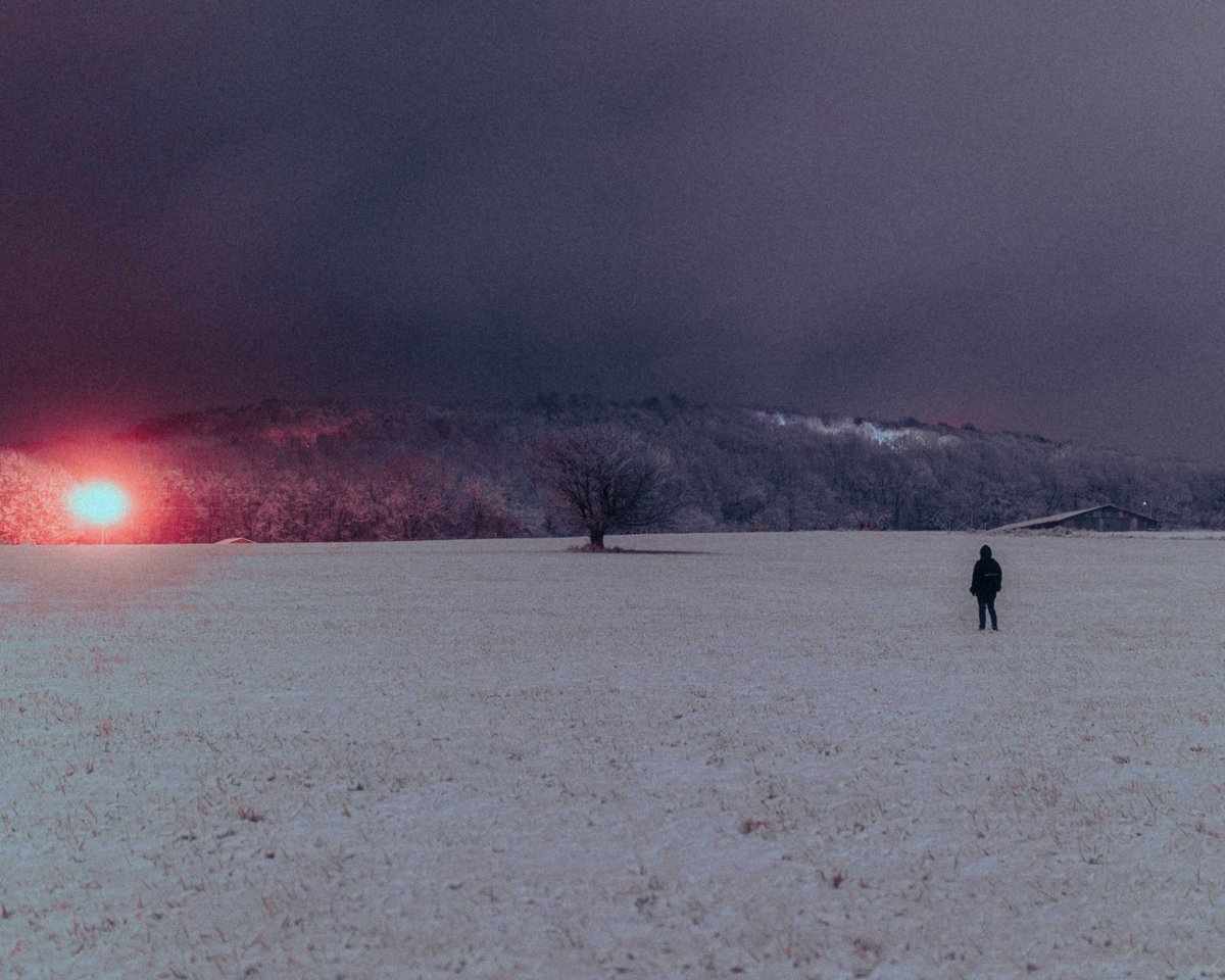 whateveroxy's tweet photo. snow night https://t.co/sVEnDusBH2