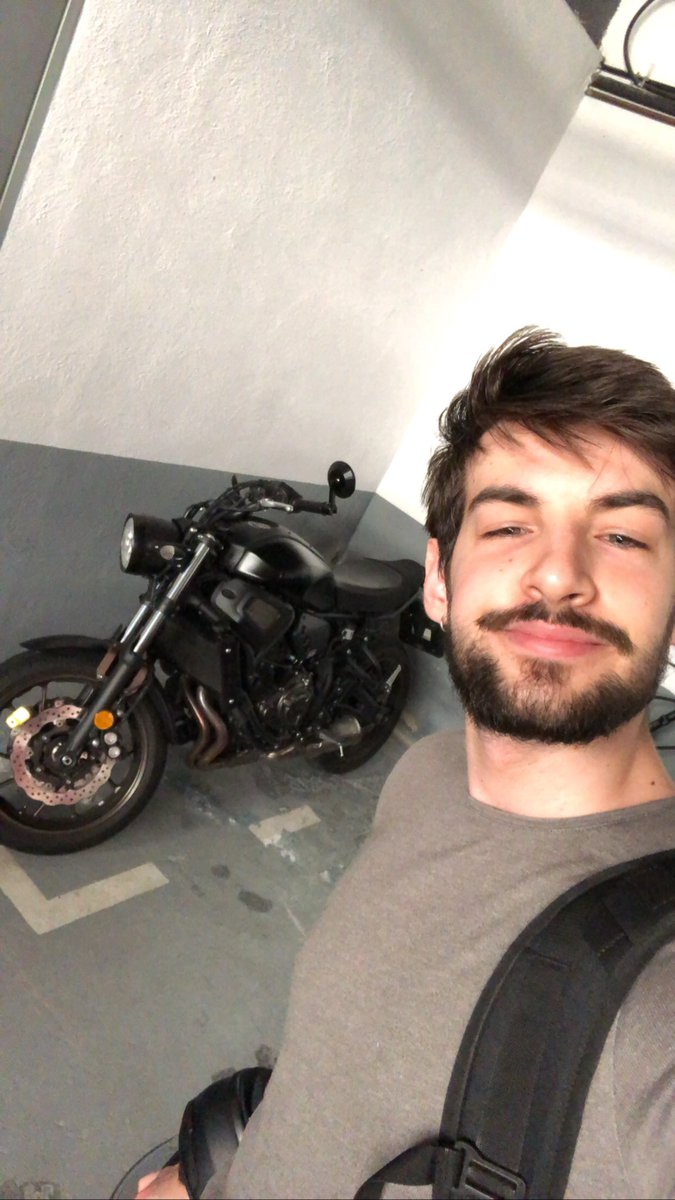 Més de 2 anys esperant data de judici. L’individu que va envair amb el seu cotxe el carril per on circulava el meu fill, ha pogut seguir conduint, viatjant, gaudint dels seus amics, tenir parella. Ha celebrat els 28 i els 29. El meu fill no. Ni el seu pare, ni la seva germana➡️