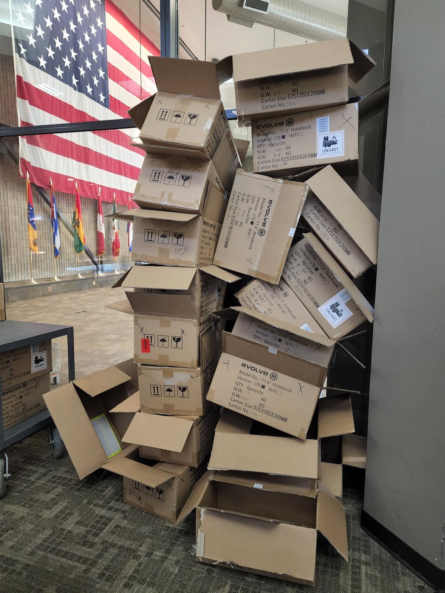 Just one of many piles of empty boxes from all the notebook computers that have been given to <a href="/CSNCoyote/">CSN</a> students today at our NLV campus!
👏👏👏👊👊👊🙌🙌🙌
And did we mention there was also barbecue from <a href="/FamousDavesLV/">Famous Dave's LV</a>!?!
#studentsfirst #communitycollege #hopeinhighered #csn