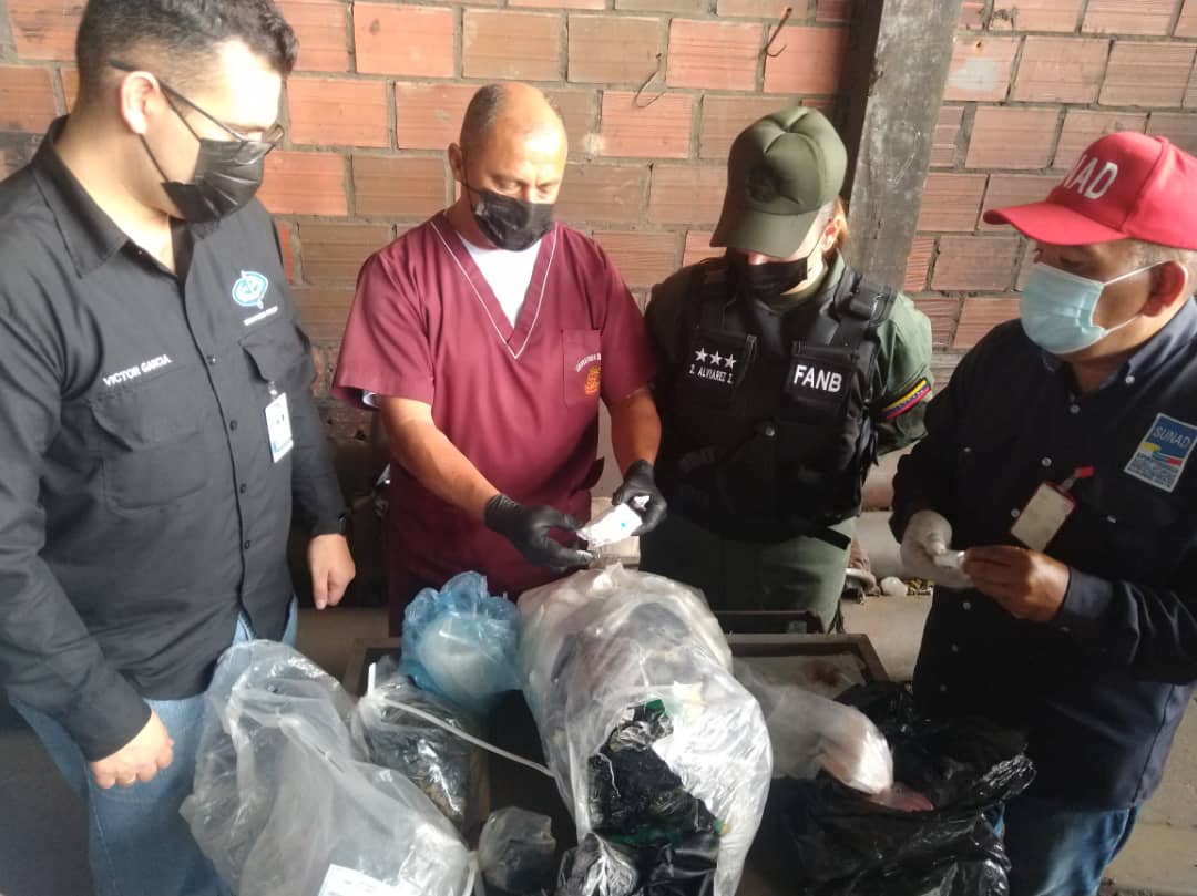 snantidrogas_ve's tweet photo. 👉La Sunad incineró 14 kilos con 751 gramos y 260 miligramos de drogas en el galpón "Láminas de Venezuela", en el municipio Pedro Maria Ureña del estado Táchira. https://t.co/bZZlSyHIeu