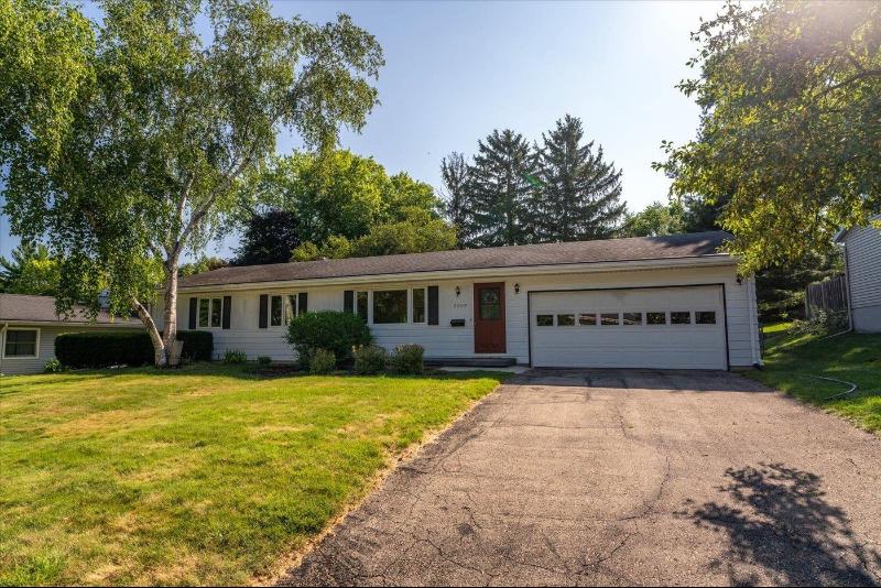 AnnetteTandeR's tweet photo. You've got to see this beautiful home! Message me for details or a showing! #homesforsale #realestate  https://t.co/5kJyVAjzLe https://t.co/2W9bxOSlRF