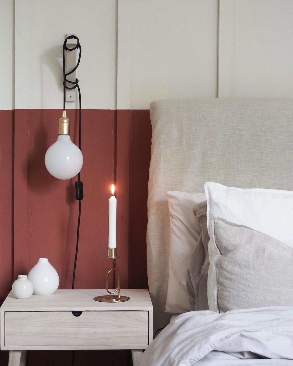 By painting only the lower half of the room with red, a cosy space is created without sacrificing any of the bright spaciousness of a white bedroom.

Image via: iknownothingaboutinteriors
#bedroomdesign #colourfulhome #eclecticdecor #cosyhome #walllight #vintagebedroom