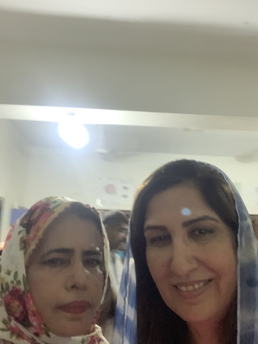 KalarSakina's tweet photo. U.C 3 Sachal Goth relief camp with Shela Raza, Ghulam Sakina, Bashir Khaskheli, Farzana, and Khatija https://t.co/GYvRG4cHi6