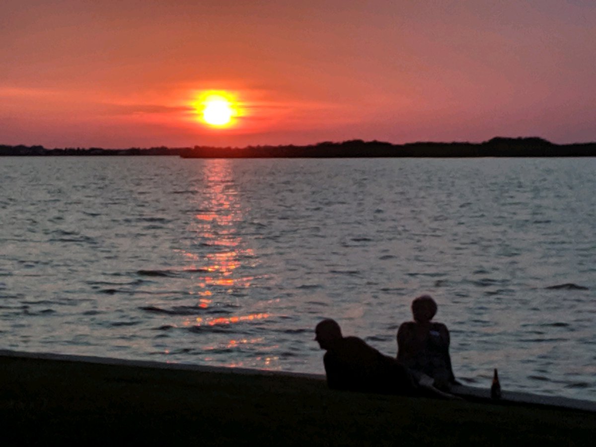 carolannk's tweet photo. @DanRather My backyard sunset...Cocoa Beach Florida https://t.co/GOaOqUQZKD