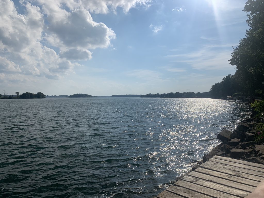 corjeankel's tweet photo. @DanRather This is the St Lawrence River, 🇨🇦 on the right and 🇺🇸 on the left. One of the most peaceful borders on the planet, for two democracies that value freedom and hopefully will continue to for years to come. https://t.co/PjDh1fyhpm