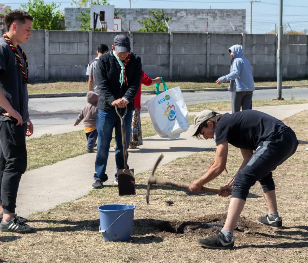 promocytmunicba's tweet photo. MÁS DE 1000 personas EN LA JORNADA AMBIENTAL EN LOS PARQUES EDUCATIVOS 👏🏻😁

Más de 1000 personas se sumaron a la #JornadaAmbiental en los @ParquesEduMuni de la ciudad, en el marco de las "Intervenciones comunitarias" del Foro de las Juventudes organizado por @ScoutsArgentina https://t.co/zuTeAEbjIe
