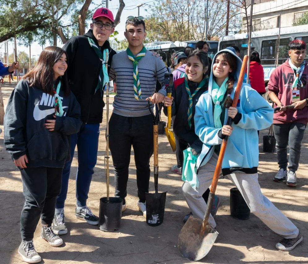 promocytmunicba's tweet photo. MÁS DE 1000 personas EN LA JORNADA AMBIENTAL EN LOS PARQUES EDUCATIVOS 👏🏻😁

Más de 1000 personas se sumaron a la #JornadaAmbiental en los @ParquesEduMuni de la ciudad, en el marco de las "Intervenciones comunitarias" del Foro de las Juventudes organizado por @ScoutsArgentina https://t.co/zuTeAEbjIe