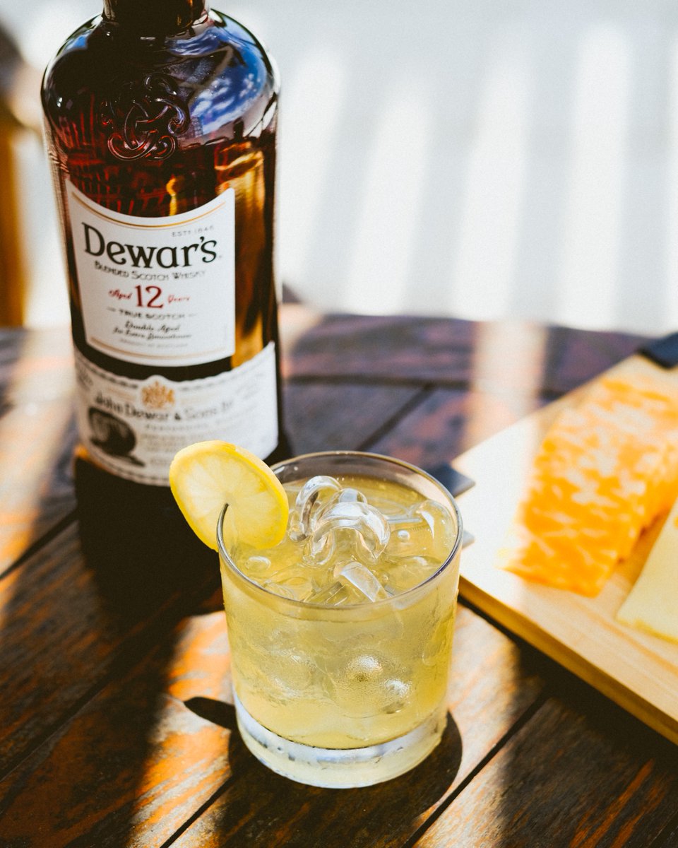 After a long day in the sun, it's nice to kick back and cool off with a classic summer refreshment. Level up your lemonade with our Lemon Wedge cocktail recipe and give yourself a well-earned break 🍋☀️