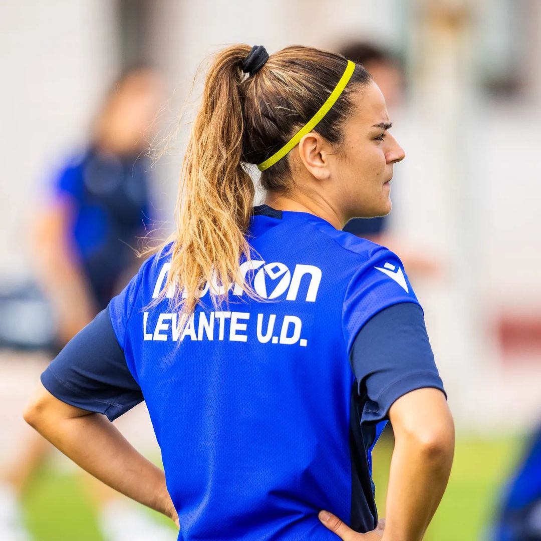 🚨PRETEMPORADA🚨

#SegundaRFEF 

<a href="/LUDfemenino/">Levante UD Femenino</a> 🅱️ 🔴🔵 y <a href="/RCDEFemeni/">RCD Espanyol Femení</a> 🅱️ 🔵⚪ se han enfrentado en un partido amistoso 

🎖️Victoria de <a href="/LUDfemenino/">Levante UD Femenino</a> 🅱️3️⃣➖1️⃣

⚽️🔴🔵 <a href="/carlotaursua/">carlota ursua</a> (x2) y <a href="/Pdurann9/">Paula Durán</a> 
⚽️🔵⚪ Clara Carmona

🏟️ CD Buñol

#wosomagazine🧩 #OrgulloGranota🐸 #RCDEFem