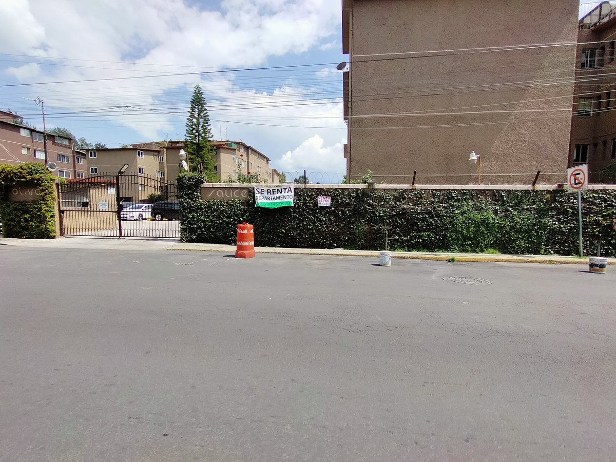 ohzuniga's tweet photo. Vecinos, se que momento se convirtió en estacionamiento parte de la calle de cañaverales, pese a los señalamientos de  NO ESTACIONARSE, a tal grado de que ya nuestros amigos del condominio de los Sauces ya apartan lugares 
@supercivicosmx
@TlalpanAl
@SSC_CDMX 
@alfagonzalezm https://t.co/hbbPK1PJsh