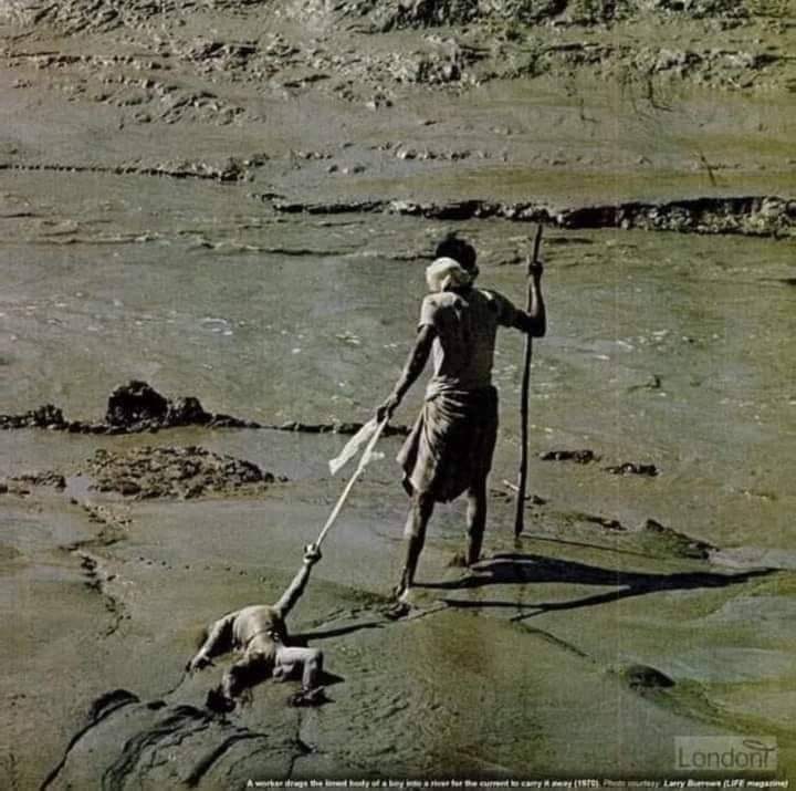 COLUMNISTABBASI's tweet photo. Pakistan is underwater, crops & infrastructure have vanished. 10’s of millions displaced, uncounted death toll nationwide.
#TPS_For_Pakistan 🇵🇰
#Pakistan_Mayday_Call
@AP @WSJ @BBCWorld @AFP @VOANews @AFP @dwnews @AlJazeera @RT_com @nytimes @washingtonpost @Agha_M_Saleh https://t.co/poYtYTwS2z