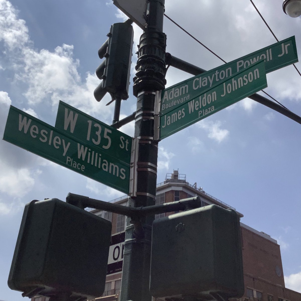 kucksuelwhan's tweet photo. #EversBlueberry aka #TheCrowdedRoom filming at/near W 135th St & Adam Clayton Powell Jr Blvd #Harlem on 8/31/22 @olv @MadeinNY @AppleTVPlus @TomHolland1996 @danielkeyes #willchase #lailarobins @NewRegency https://t.co/mvakEE5tiW