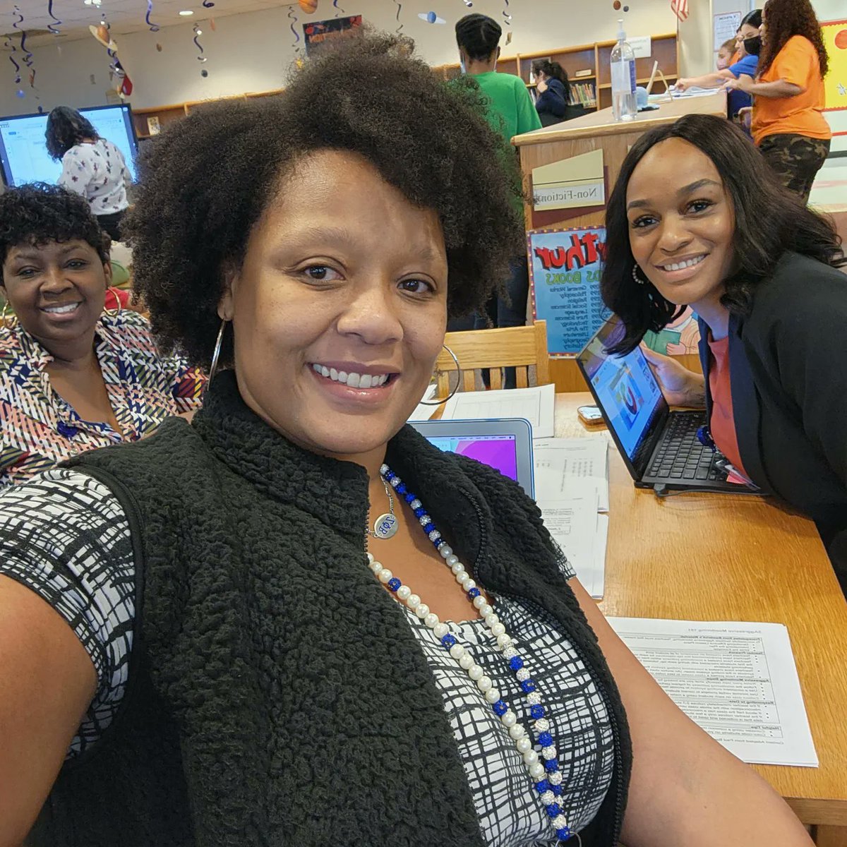 MSimz06's tweet photo. @adam_pink_disd AdamPink ILCs presenting PD to @BotelloElem on Feedback for Learning #OneTeamOneSpiritOneGoal @EducatorNorwood @lakimwilson https://t.co/KqW6VIpAZD