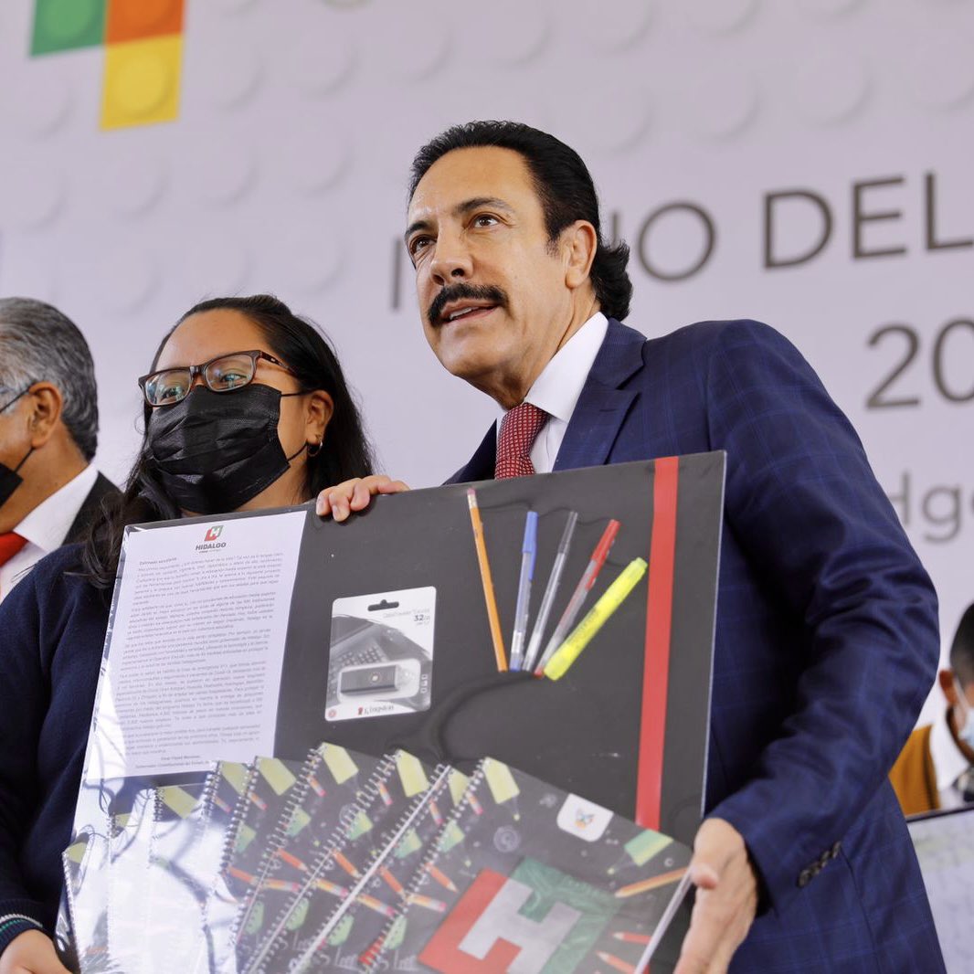 Entregué de manera simbólica, paquetes de útiles escolares 📚 a niñas y niños de Preescolar, Primaria, Secundarias Técnicas, Colegio de Bachilleres, <a href="/BachilleratoHgo/">Telebachillerato-Hgo</a>, <a href="/CONALEP_HGO/">CONALEP Hidalgo</a> Plantel Pachuca, <a href="/CECyTEHidalgo/">CECyTE Hidalgo</a> Plantel Chilcuautla, <a href="/UTTT_MX/">UTTT</a>, <a href="/UPPachuca/">Universidad Politécnica de Pachuca</a>.