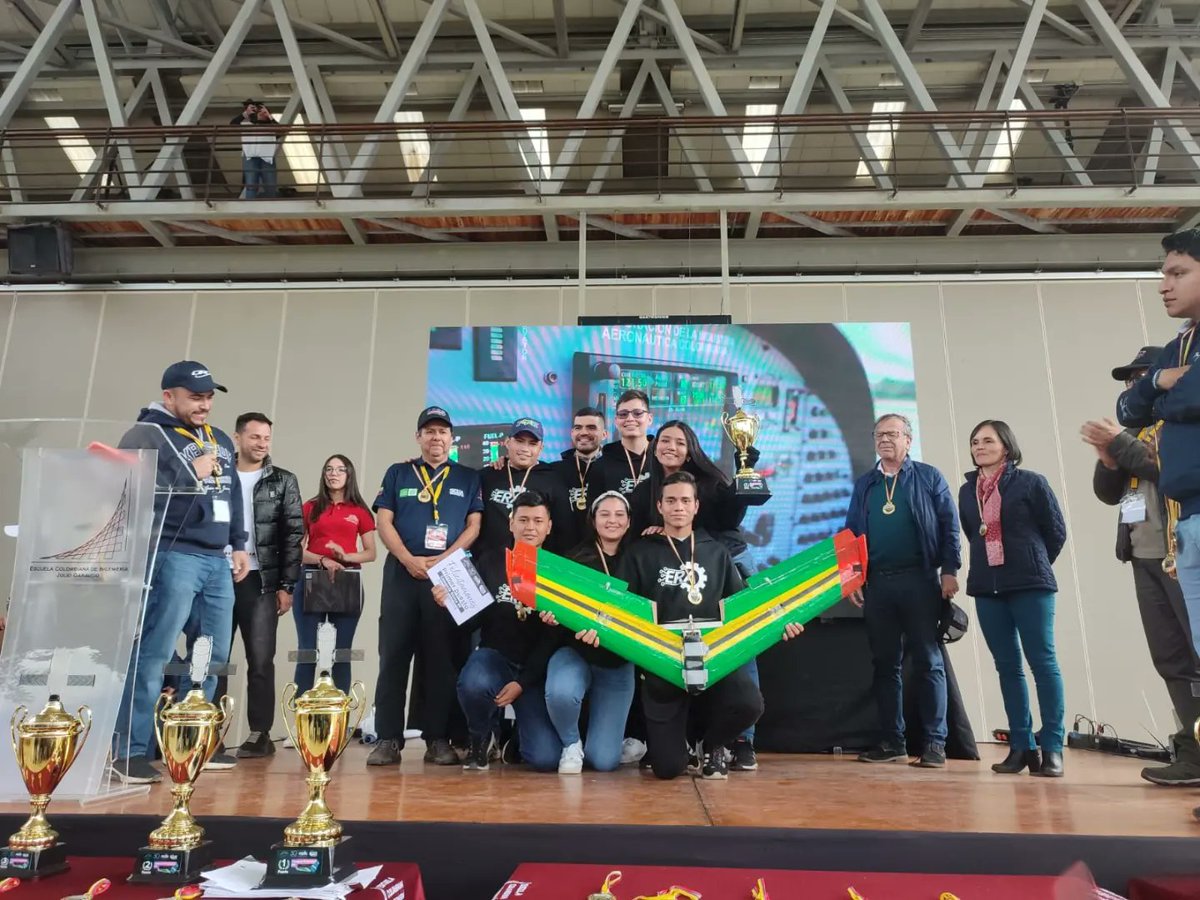 CIAC_'s tweet photo. Durante la jornada de dos días en la que tuvo lugar nuestra #ZagiRace2022 se vivieron múltiples retos para los grupos participantes de diferentes universidades, en las categorías de Radiofrecuencia (RF), Inteligencia artificial (IA) y competencia entre profesionales.
#Zagi #CIAC https://t.co/cpKIc7HXQF