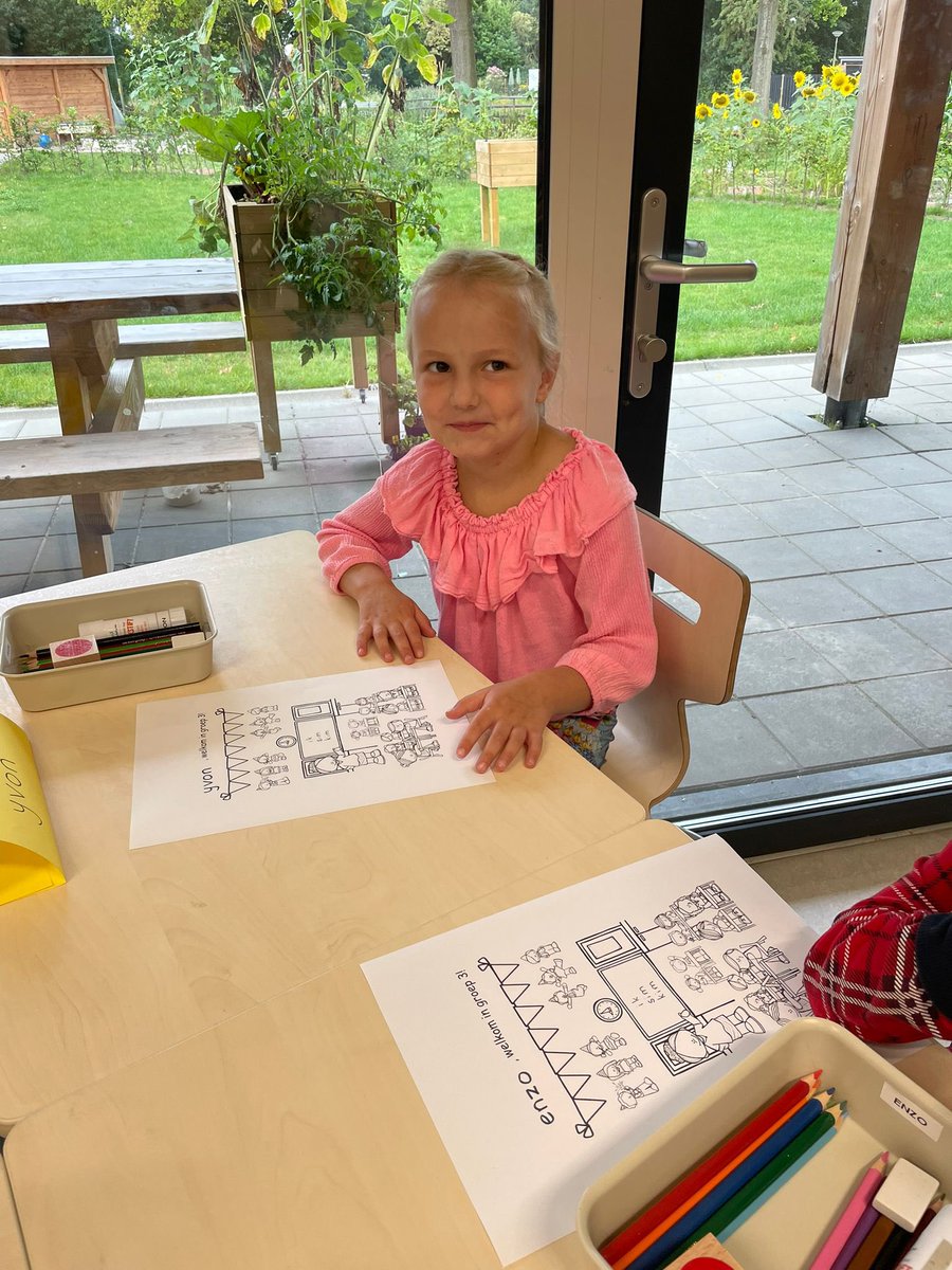 Corbiemond's tweet image. Levend erfgoed! Prachtige Grunneger #traditie : De onvolprezen stoetboom. 

Dochter Yvon ontving hem vandaag tezamen met haar klasgenootjes uit groep 3 van Basisschool ‘t Maar te #Spijk @SPIJK_NET @provgroningen