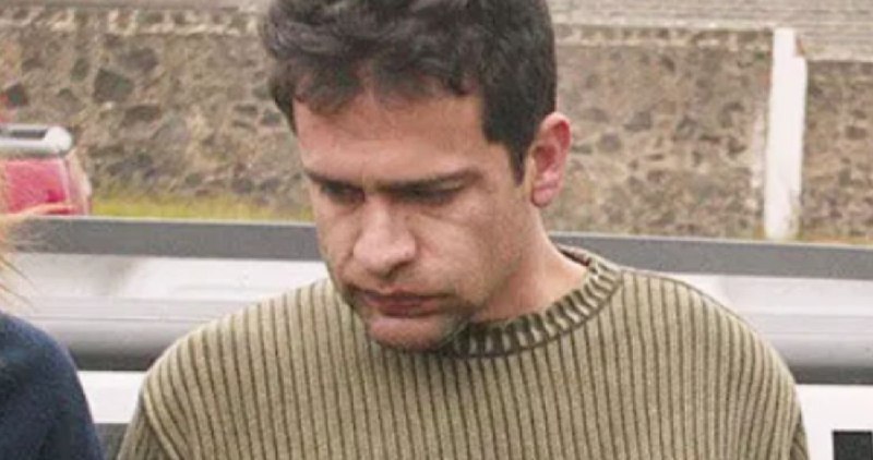SinEmbargoMX's tweet photo. Basada en Una novela criminal, el libro de Jorge Volpi, ganador del Premio Alfaguara de Novela en 2018, Netflix estrenó la serie documental El caso Cassez-Vallarta: Una novela criminal que explora paso a paso lo sucedido en la búsqueda de la verdad https://t.co/HGtCqRhcE7 https://t.co/DljIdN9RFI