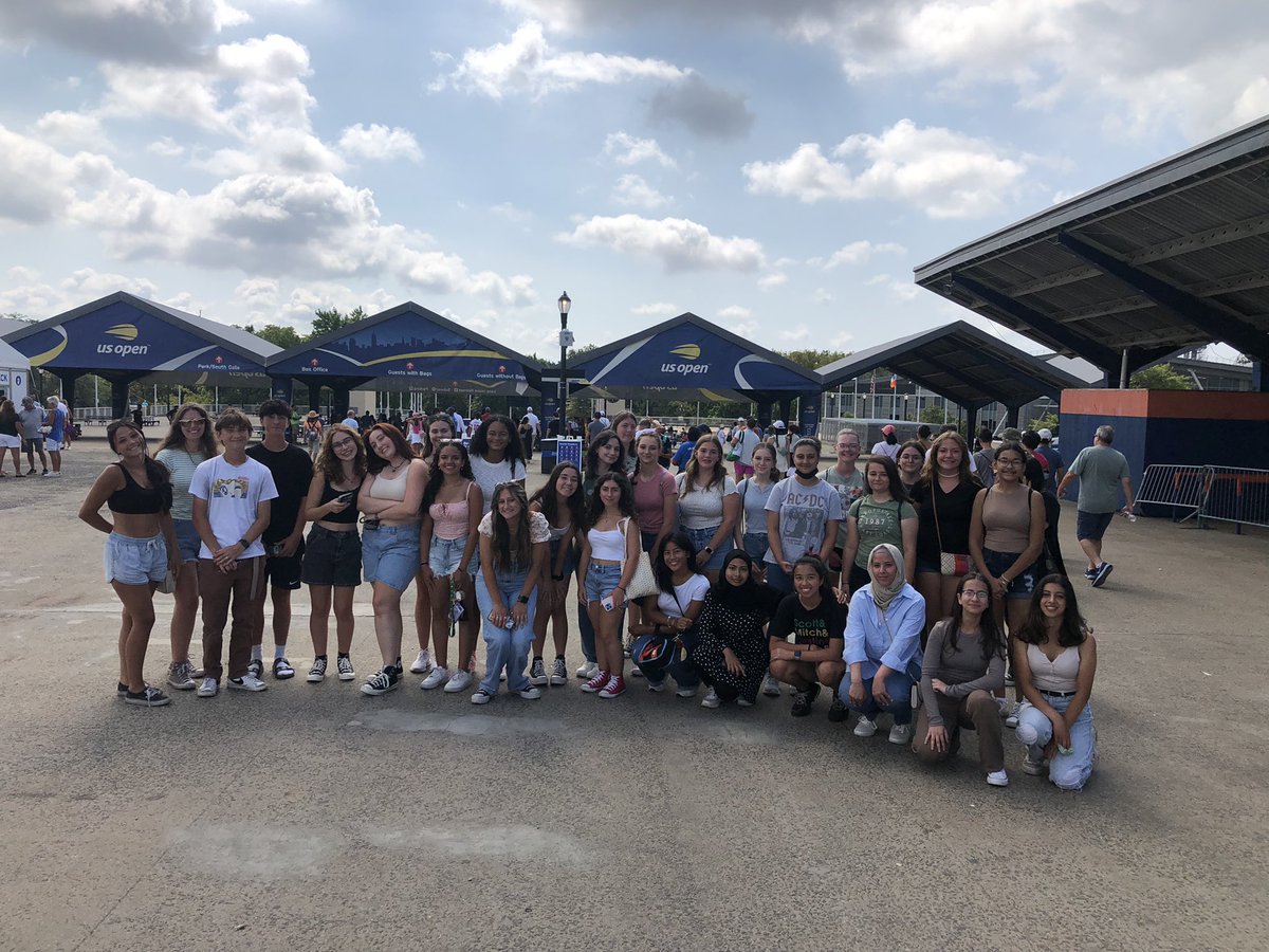 CoachOriani's tweet photo. Big day for BHS Girls Tennis! We took 30 players down to the US Open. An amazing time was had by all the girls and they got to watch a ton of high level tennis matches including Andy Murray! We hope to make it back in the future. @BCSDBulldogs @CoachModica @usopen https://t.co/OeJ1iPhzcF