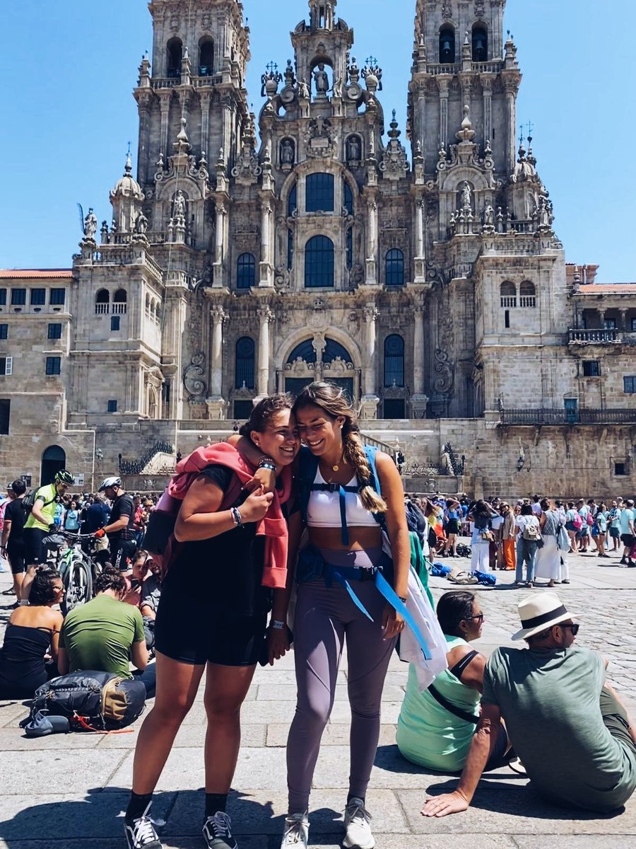 Hoy, hace un mes que, comencé una de las aventuras más especiales de mi vida. 
CAMINO DE SANTIAGO💛