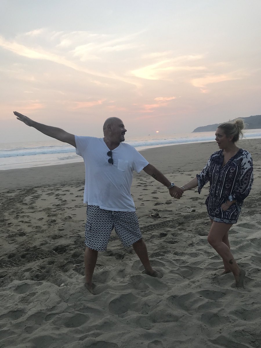 hisocietea's tweet photo. Playa Larga, Zihuatenejo, Guerrero Mexico 🇲🇽❤️ The most incredible sunsets and people! 🙏🏼 Our Happy Place ❤️❤️ https://t.co/chLkXsblAc