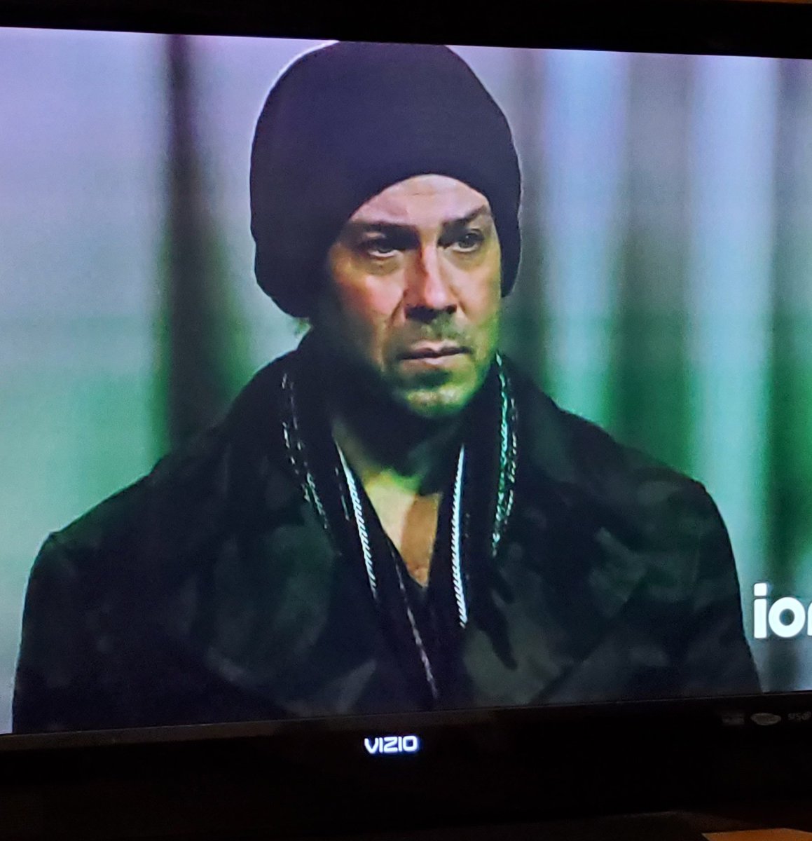AndreaKenney28's tweet photo. The moment I wanted to jump thought my tv and gave Eliot a hug everyone will say they fell in love with Eliot badass side and as much as I love that side of him what got me was his softer side ❤️ @iontv @ChristianKane01 #EliotSpencer #TheBucketJob https://t.co/UCMuG9Tf0W