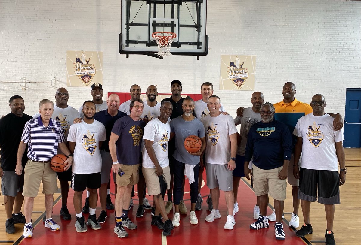 Brec’s 3rd Annual Hometown Heroes Clinic was an incredible success. Former ⁦@LSUBasketball⁩ greats ⁦@mahmoudar123⁩ (center)⁦@CollisTemple⁩, Ricky Blanton, ⁦ new HC ⁦@CoachMcMahon⁩ former Tigers Final 4 ⁦@CoachJohnBrady⁩ & more! Giving back to BR🏀