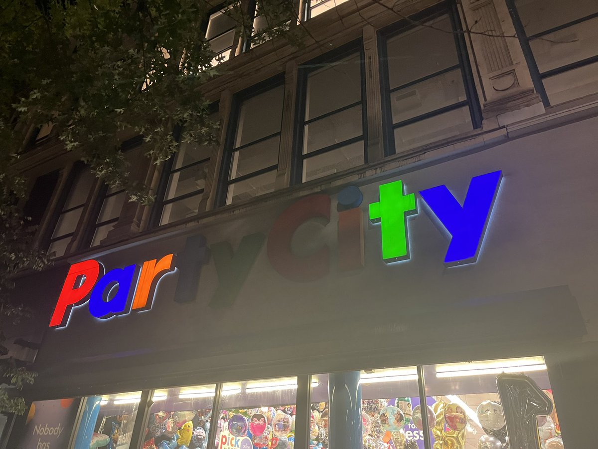 jarodzsz's tweet image. life finds a way