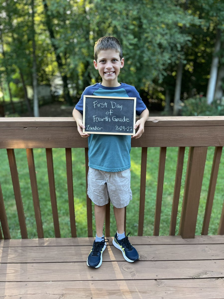 mbhouston05's tweet photo. It was a great first day @SedgeGardenES #WSFCSFirstDayPhotos @BuzzBakewell @LindseyBKennedy @BoomerKennedy https://t.co/L8RXIWAbeq