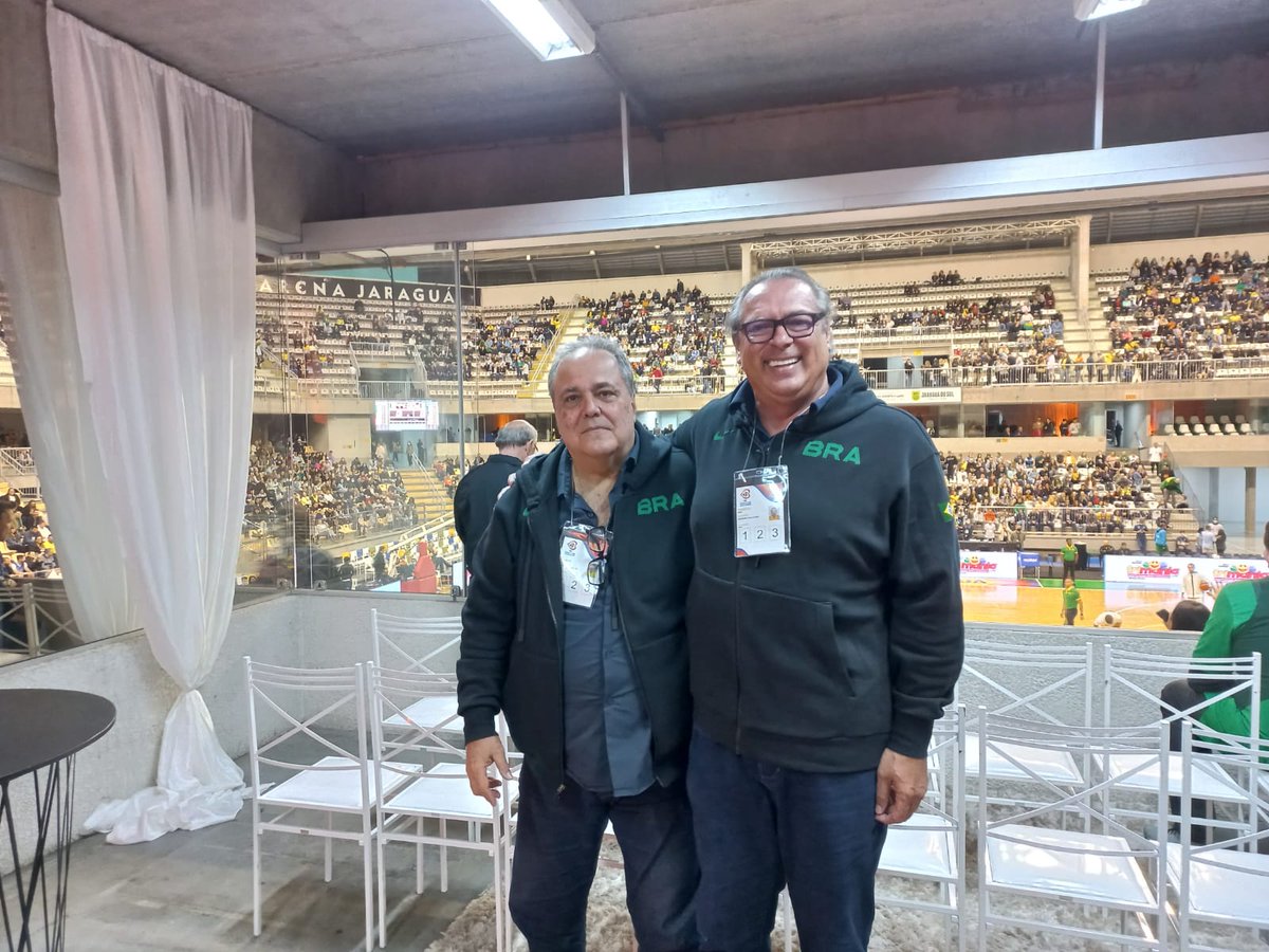 KrollGuilherme's tweet photo. BRASIL X MÉXICO 
Uma Arena nível internacional. 
Todos os ingressos vendidos. 
Um carinho que não via na Seleção Brasileira faz muitos anos.
Em Jaraguá do Sul (SC), no camarote do Presidente Guy Peixoto Jr... https://t.co/ZMIc6YiOfK