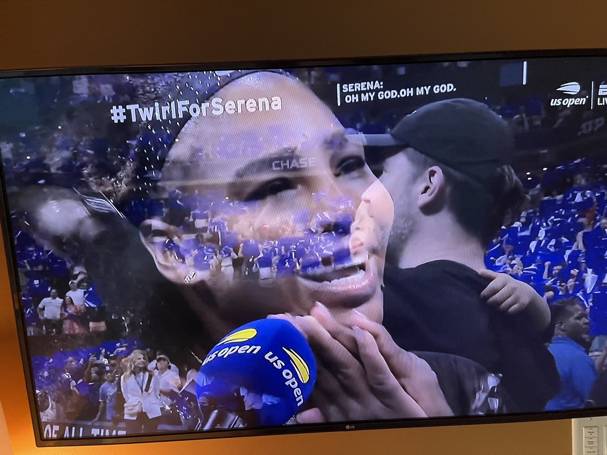 crystal_build's tweet photo. What a moment at the US Open. 20k fans celebrating Serena Williams tonight. Her family. Also, that baby 🥹🥹 https://t.co/UfU5698Fr2