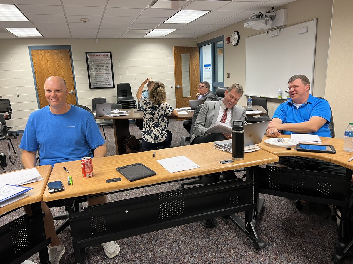 IASB_Iowa's tweet photo. IASB in the Field @hd_csd, where the board-supt team is leveraging their governance roles by setting long-term district goals! #leadership #learning https://t.co/hKAIIdxFnC